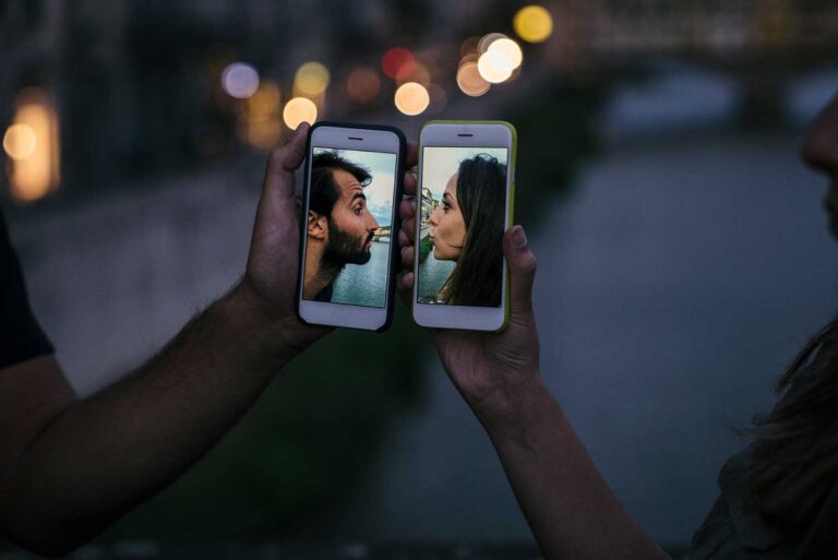 Targeting Mobile Users in Dating Offers: How DominAds Helps You Get Specific